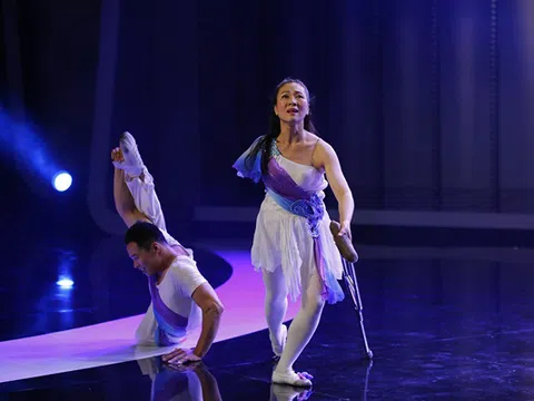 Màn biểu diễn của cặp đôi nghệ sĩ khuyết tật Trung Quốc chạm đến trái tim khán giả 